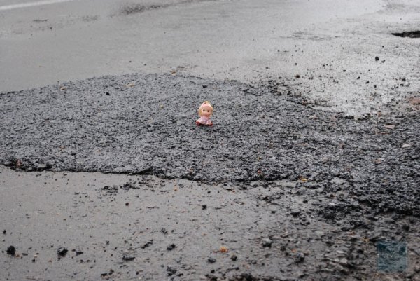 «Інспектор Ляля» допомогла: полатали ями на трасі Нововолинськ – Володимир-Волинський. ФОТО