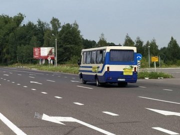 «Червона» карантинна зона: поліція зупиняє автобуси, які курсують через Луцьк. ВІДЕО