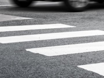 В центрі Луцька на «зебрі» збили жінку. ВІДЕО