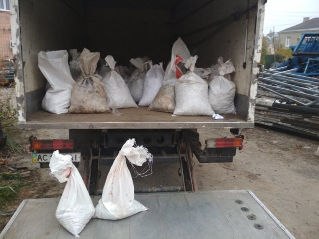 Луцьк всьоме передав на переробку небезпечні побутові джерела струму