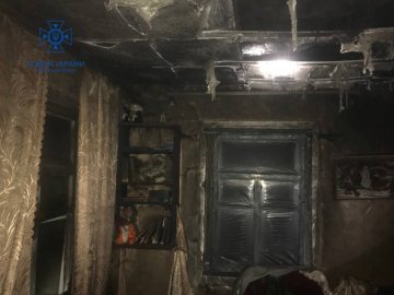 На Волині під час пожежі в будинку врятували жінку