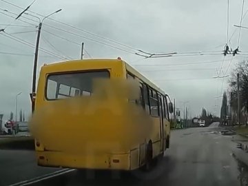 У Луцьку спіймали водія маршрутки, який їздив без «категорії». ВІДЕО
