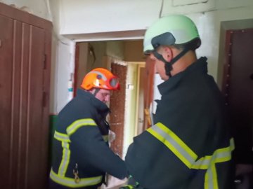 У Луцьку рятувальники допомогли жінці, яка опинилась у зачиненій квартирі