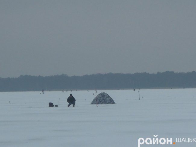 На Шацьких озерах триває риболовний сезон. ФОТО