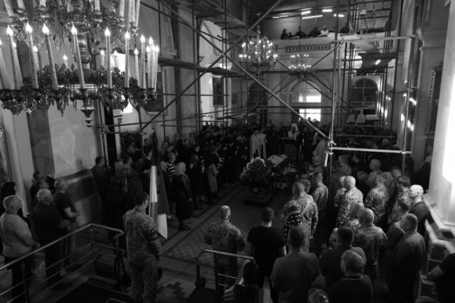 Лучани віддали останню шану Герою Василеві Матюку