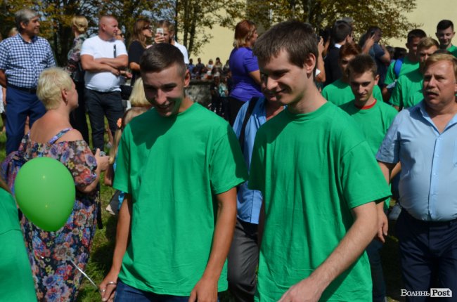 Танець від ректора і завдання від губернатора: як у луцькому «політесі» першачків зустрічали. ФОТО