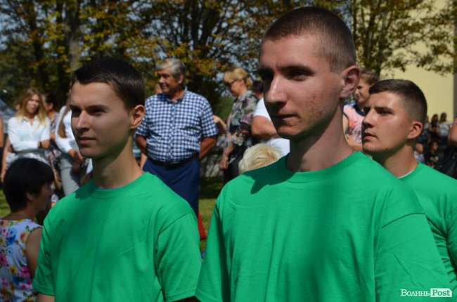 Танець від ректора і завдання від губернатора: як у луцькому «політесі» першачків зустрічали. ФОТО