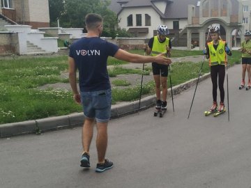 Зимовий спорт влітку: як у Луцьку тренуються біатлоністи та лижники