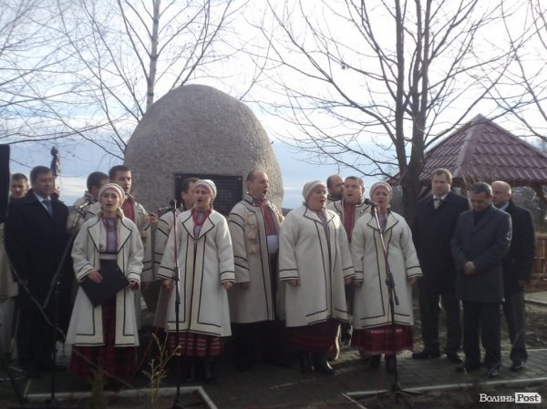 На батьківщині героїв «Лісової пісні» відкрили пам’ятний знак Лесі Українці. ФОТО