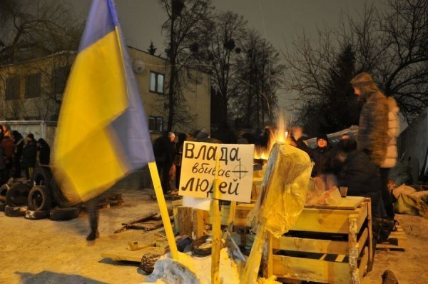 Блокування ВВшників у Луцьку: п'ята ніч. ФОТО