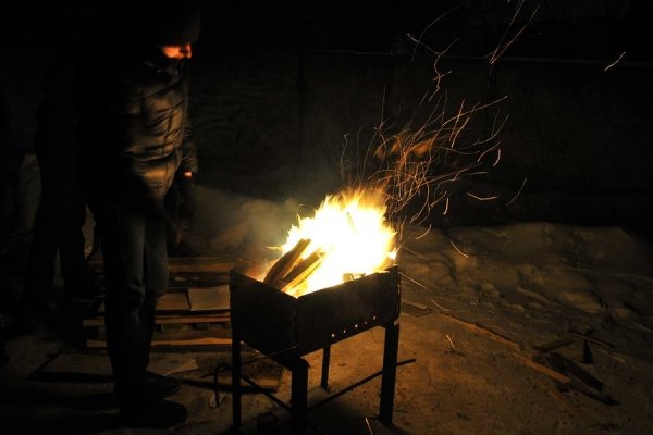 Блокування ВВшників у Луцьку: п'ята ніч. ФОТО
