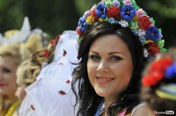 Парад наречених у Луцьку. ФОТО