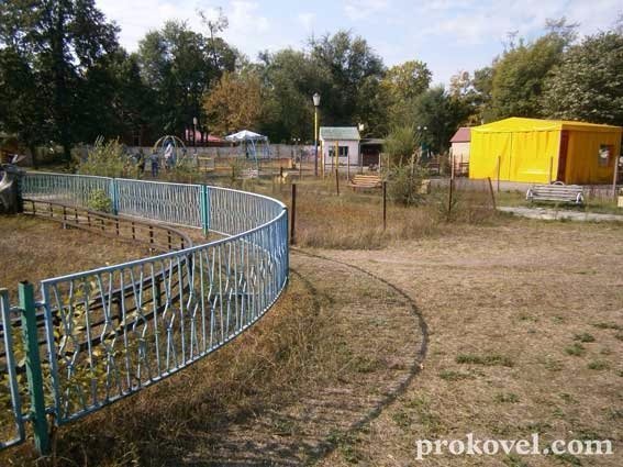 У Ковелі містечко розваг для дітей - у бур'янах. ФОТО