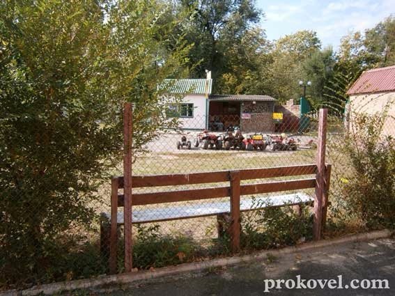 У Ковелі містечко розваг для дітей - у бур'янах. ФОТО