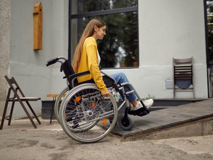 Крісла колісні, медичні ліжка, тренажери: де у Луцьку придбати товари для реабілітації й людей з інвалідністю?