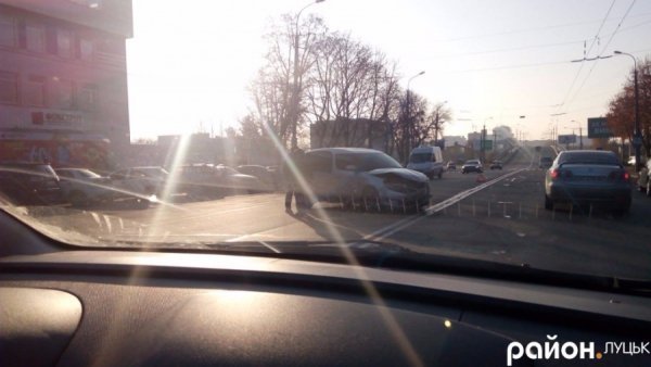ДТП у Луцьку: порушивши правила, зіткнулись два авто