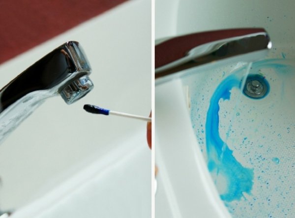 підфарбована вода