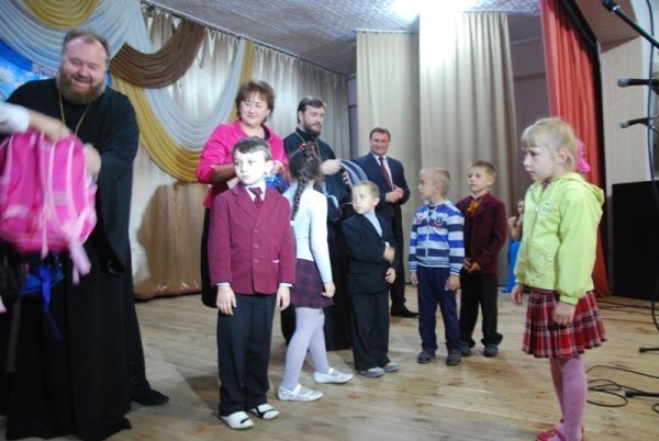 Луцькі школярі отримали подарунки. ФОТО