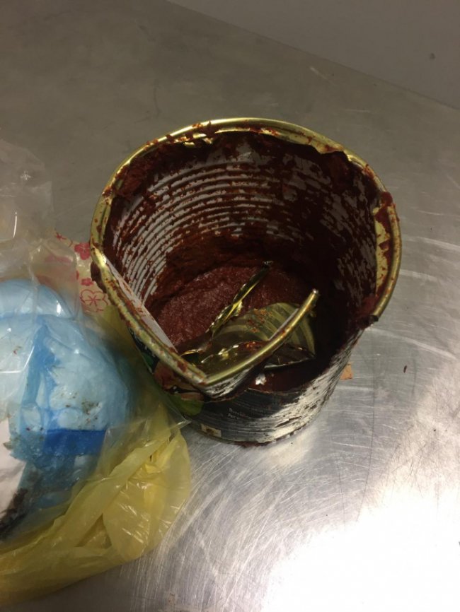 Кокаїн у банці з томатом: у Борисполі затримали наркокур’єра. ВІДЕО