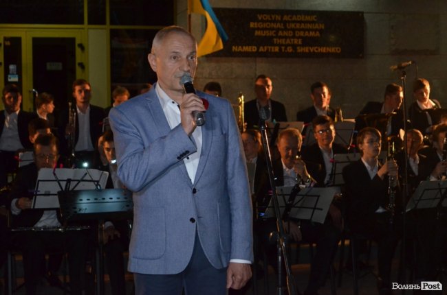 У вечірньому Луцьку – «Перша хвилина миру». ФОТО