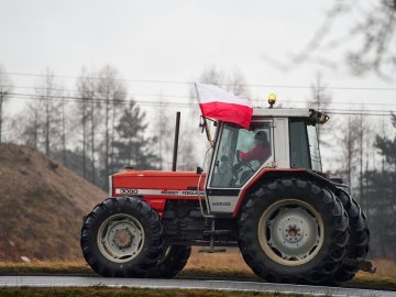 Польські фермери зупиняють на кордоні пасажирські автобуси