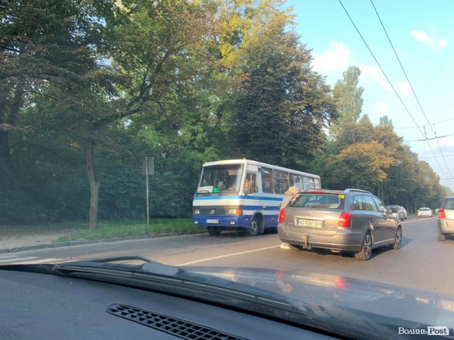 У Луцьку на Глушець – «тягучка» через ранкові аварії. ФОТО