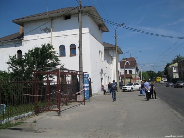 У Луцьку оновлять чотири зупинки. ФОТО