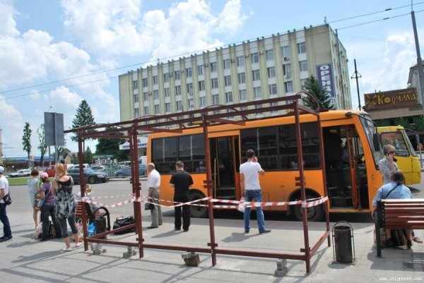 У Луцьку оновлять чотири зупинки. ФОТО