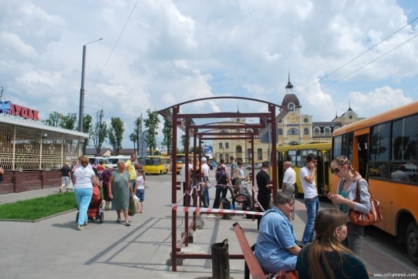 У Луцьку оновлять чотири зупинки. ФОТО