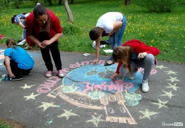 Луцький парк став кольоровішим у День Європи