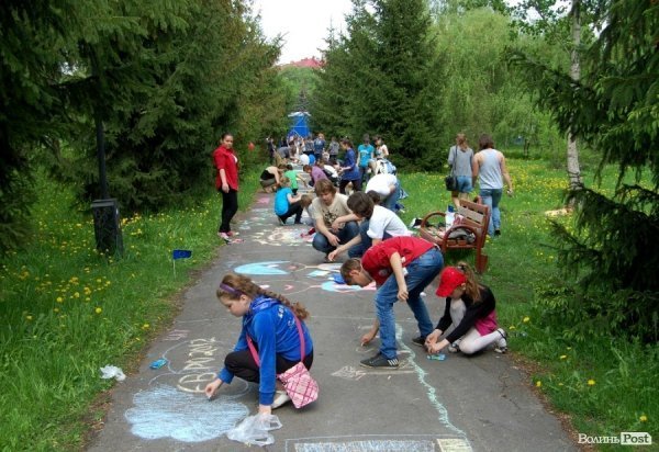 Луцький парк став кольоровішим у День Європи