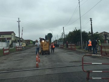 У Нововолинську відремонтували залізничний переїзд