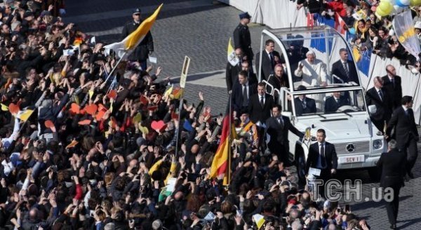 Бенедикт XVI попрощався з народом. ФОТО
