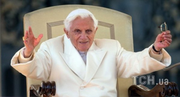 Бенедикт XVI попрощався з народом. ФОТО