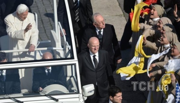 Бенедикт XVI попрощався з народом. ФОТО