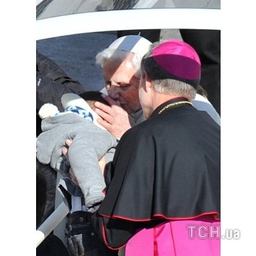 Бенедикт XVI попрощався з народом. ФОТО