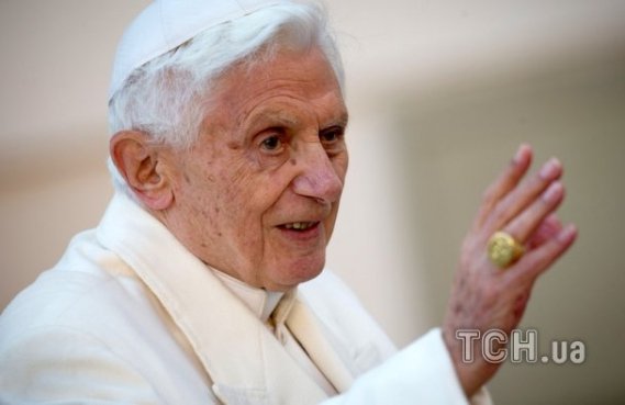 Бенедикт XVI попрощався з народом. ФОТО