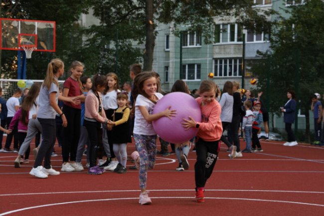 У Луцьку відкрили ще один сучасний спортмайданчик. ФОТО 