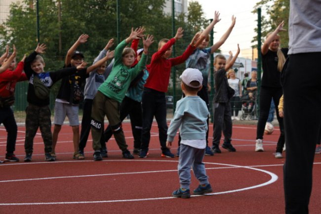 У Луцьку відкрили ще один сучасний спортмайданчик. ФОТО 