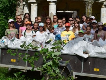 «Еко-літо» у волинській громаді: діти зібрали та відсортували причіп сміття.ВІДЕО