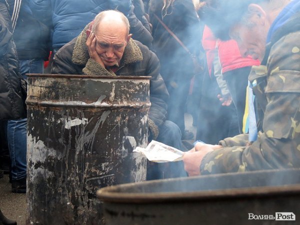 Ті, хто нас оберігає: чоловіки Майдану. НОТАТКИ ОЧЕВИДЦЯ. ФОТО