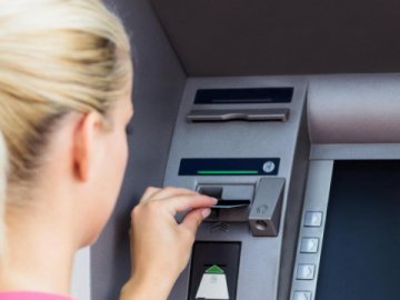 В Україні  дозволили обмін валют через банкомати та термінали