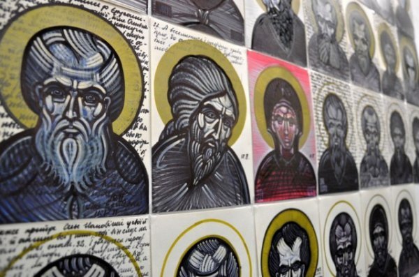 Лучанин створив колекцію картин 364 святих. ФОТО