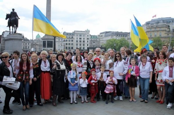 У центрі Лондона українці пройшлися маршем у вишиванках. ФОТО
