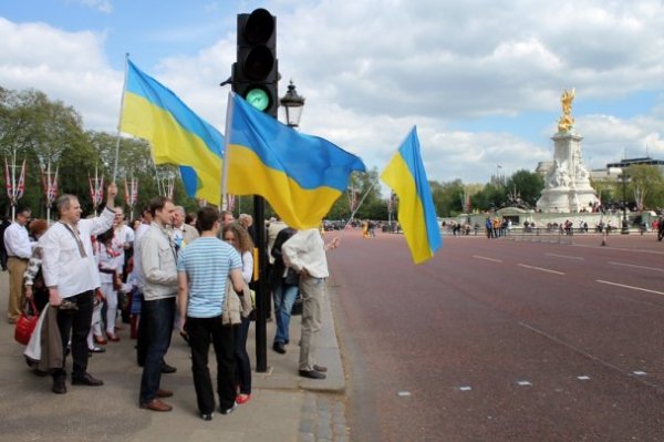У центрі Лондона українці пройшлися маршем у вишиванках. ФОТО