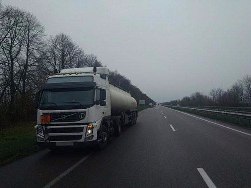 Сам кидався під авто: на Рівненщині збили пішохода 