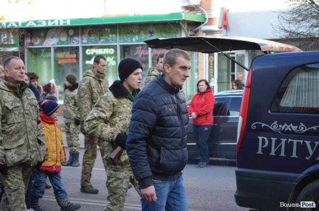 Загинув у день народження: Луцьк попрощався з воїном Віктором Лахаєм. ФОТОРЕПОРТАЖ