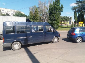 Аварія в Луцьку: мікроавтобус в'їхав у легковик