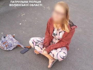 У Ковелі дівчина ледь не стрибнула з даху багатоповерхового будинку. ФОТО