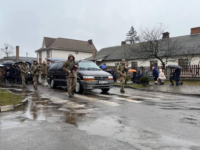 Сьогодні на Волині попрощалися із загиблим Героєм Дмитром Мельничуком